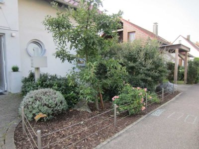 Attraktives und modernes 3 FAMILIEN-HAUS mit schönem Garten, Doppelgarage und Carport