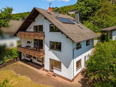 **Großzügiges Einfamilienwohnhaus mit ELW in bevorzugter Wohnlage**