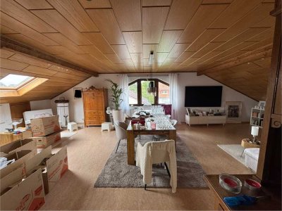 Schöne helle Dachgeschoßwohnung 2 Zimmer