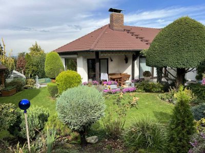 Bungalow mit großem Garten, Kamin, Sauna & einzigartiger Bauernstube – 135 m² Wohnfläche