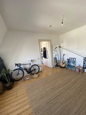 Stilvoller Altbau im Zentrum von Bonn – 2-Zimmer-Wohnung zur Untermiete oder zum Tausch nach Köln