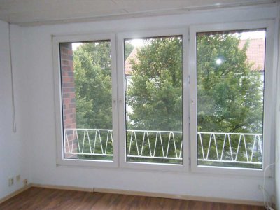 Gut geschnittene helle 3-Zimmer Wohnung von privat - zentral und doch ruhig gelegen