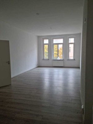 Schöne, helle 4-Zimmer-Wohnung mit Balkon in Magdeburg - 122 m²