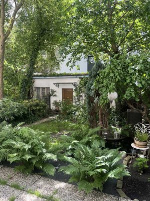 Altbaujuwel mit großem Privatgarten & massivem Gartenhaus + Ausbaupotenzial