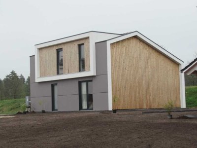 Erholung 2.0: Innovatives Blockhaus im Grünen