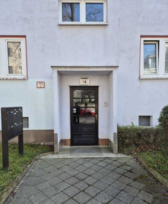 Rarität!  2 Zimmer + 50m² mit EBK, Balkon, Stellplatz ! Für Eigennutzer!