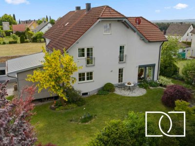 Idyllische Lage! Hochwertig modernisiertes Zweifamilienhaus mit zwei Terrassen und schönem Garten