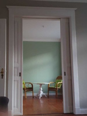 Schöne helle 3-Zimmer-Altbauwohnung mit zwei Balkonen