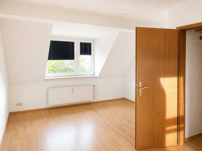 Helle 1-Zimmer-Dachgeschosswohnung mit Einbauküche in Lübeck-Kücknitz zu vermieten!