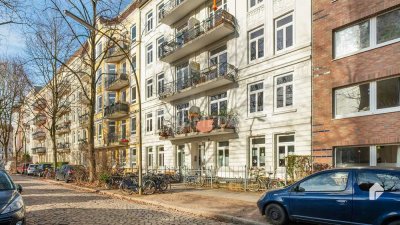 Im Herzen von Elmsbüttel: Sonnige Dachgeschosswohnung mit Tageslichtbad und gepflegter Ausstattung