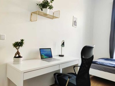 Möbliertes WG-Zimmer mit Arbeitsplatz — Südstadt, alles inklusive