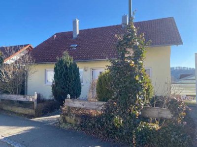 Viel Platz für die Familie in sonniger Lage!