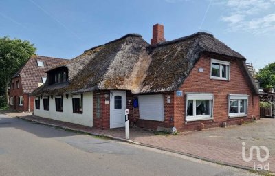 Friesischer Charme unter Reet – Vielseitiges Anwesen mit 3 Wohnungen,, großem Garten & Baupotenzial