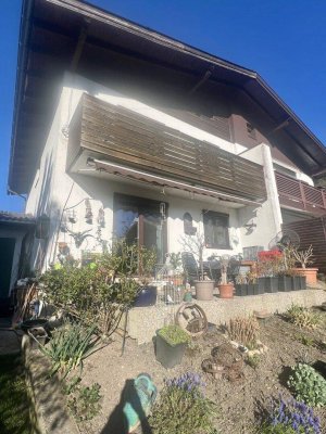 Doppelhaushälfte mit Garage und Garten