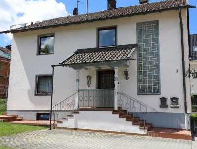 Großzügige, schöne 2 Zi. Wohnung, 78 qm mit großem Wohn-, Essbereich incl. Einbauküche und Balkon.