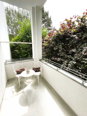 Großzügiger Altbau mit Stuck, Dielen, Wohnküche, 2 Balkonen & Garten zur Mitnutzung im Malerviertel