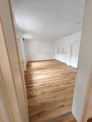 3-Zimmer-Altbauwohnung in Innenstadtlage mit Balkon