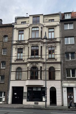 Neustadt-Süd – charmante Altbau Maisonette mit Dachterrasse,  Aufzug