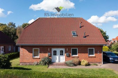 Helle Obergeschosswohnung mit Loggia und Garage