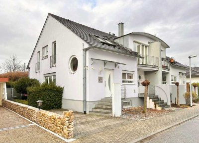 Einzigartiges Zweifamilienhaus in Karlsruhe-Neureut!