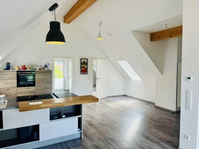 Große 3 Zimmer Wohnung mit EBK,2 Bäder, Klimaanlage und Balkon ins Grüne in Frankfurt Seckbach