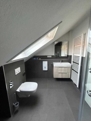 Moderne 3-Zimmer-Dachgeschosswohnung mit Balkon