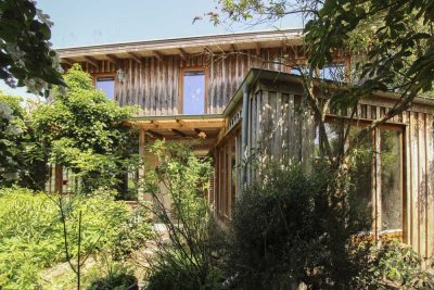 Viel Raum für Ideen: Sanierungsbedürftiges Einfamilienhaus mit traumhaftem Garten in ruhiger Lage