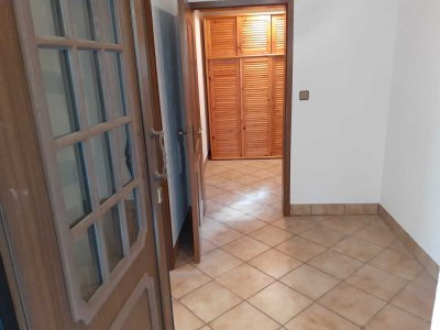 2-Zimmer-Wohnung in ruhigem 4 Parteienhaus