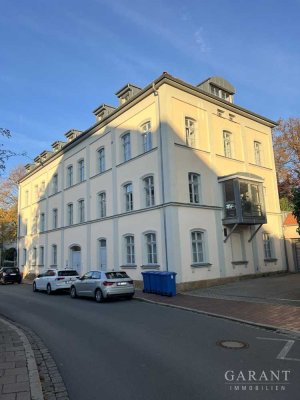 Dach-Penthouse-Wohnung im Hain, in denkmalgerecht, saniertem Gebäude, mit Tiefgarage und Aufzug