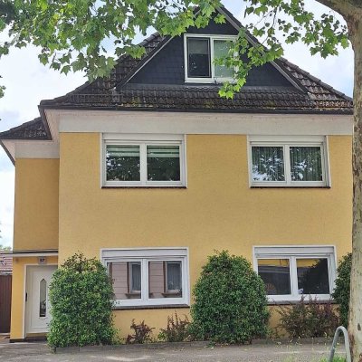 Schöne neu renovierte 4,5-Zimmer Erdgeschoss-Wohnung mit Garten