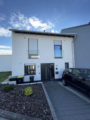 Hochmodernes Einfamilienhaus (Bj. 2022) mit 4,5 Zimmer, Garten, Terrasse, Garage in Eitorf