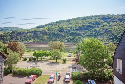 Zweifamilienhaus mit Garten und Moselblick in hochwasserfreier Lage von St. Aldegund, Nähe Zell