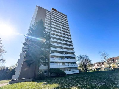 Modernisierte 2-Zi.-Wohnung mit Fernblick, Balkon & Schwimmbad in gepflegter Anlage (Neu-Isenburg)