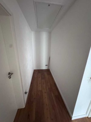 Erstbezug nach Sanierung: Freundliche 3-Raum-Dachgeschosswohnung mit geh. Innenausstattung