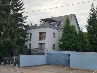 Frisch sanierte 3-Zimmer-DG Wohnung in Stammheim mit XXL-Terrasse und eigener Wärmepumpe!