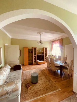Großzügige Familienwohnung mit Altbauflair