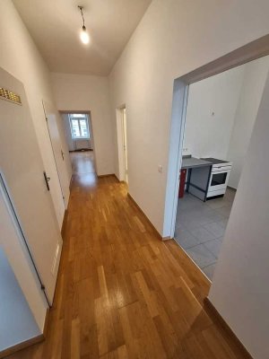 Sonnige 2-Zi.-Altbauwohnung im Viertel mit Aufzug & Gäste-WC