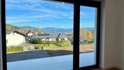 MODERN LIVING - Neuwertige Doppelhaushälfte mit 2 Terrassen und Doppelcarport in ruhiger Aussichtslage