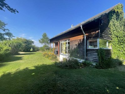 Holzhaus in ruhiger Lage mit Garten