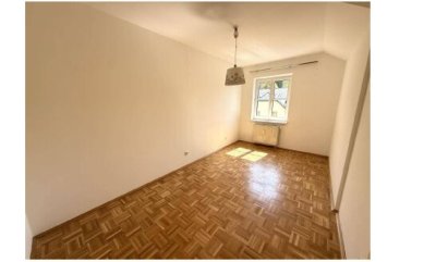 Sehr günstige Wohnung nähe Lkh mit direkt Blick zur Basilika mit Parkplatz