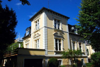 **EXKLUSIVE 3,5-Raum-Wohnung in stilvoller, historischer Villa in ruhiger, sicherer Lage in Weimar**