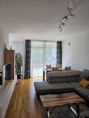 Teilmöblierte 80 m² Wohnung in Linz: Kernsaniert, mit Balkon, Stellplatz &amp; Top-Infrastruktur!
