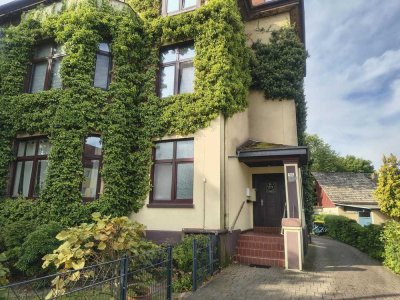 Charmante 4-Zimmer-Altbauwohnung mit Balkon, Garten und Carport -Stadtnahe Lage