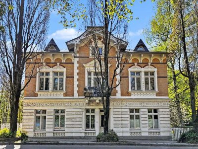 Lichtdurchflutete Dachgeschosswohnung in einer sanierten Denkmalschutzimmobilie in Farmsen-Berne
