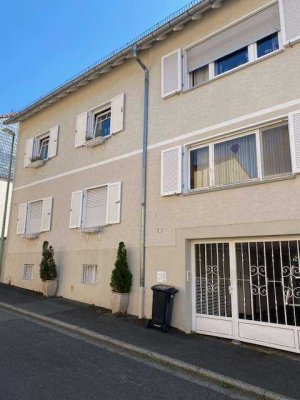 WI-Naurod mit Garage und Hofnutzung, top vermietete 3-4 Zi.-Wohnung
