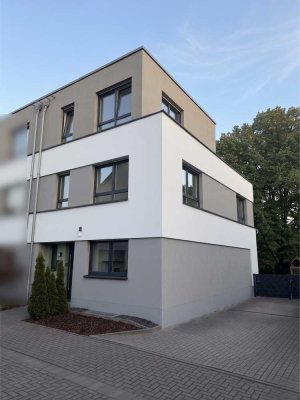 Exklusives, modernes Einfamilienhaus mit Dachterrasse & Garten im Dellviertel -  Am Böninger Park