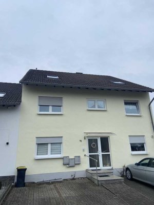 Erstbezug DG-Wohnung nach Totalsanierung in ruhiger Lage