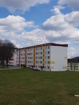Günstige 3-Raum-Wohnung mit Traum-Ausblick und Balkon!
