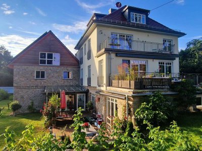 Einzigartige Villa bzw. Gebäudeensemble auf parkähnlichem Grundstück!!! - provisionsfrei -