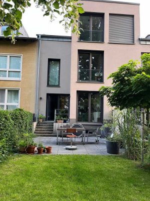 Bonn-Lessenich, großzügig geschnittenes Stadthaus in ruhiger Lage zu vermieten
